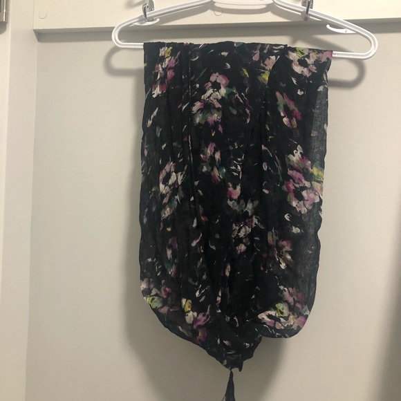 2 Beautiful Scarves : Open to OFFERS. - Picture 3 of 4